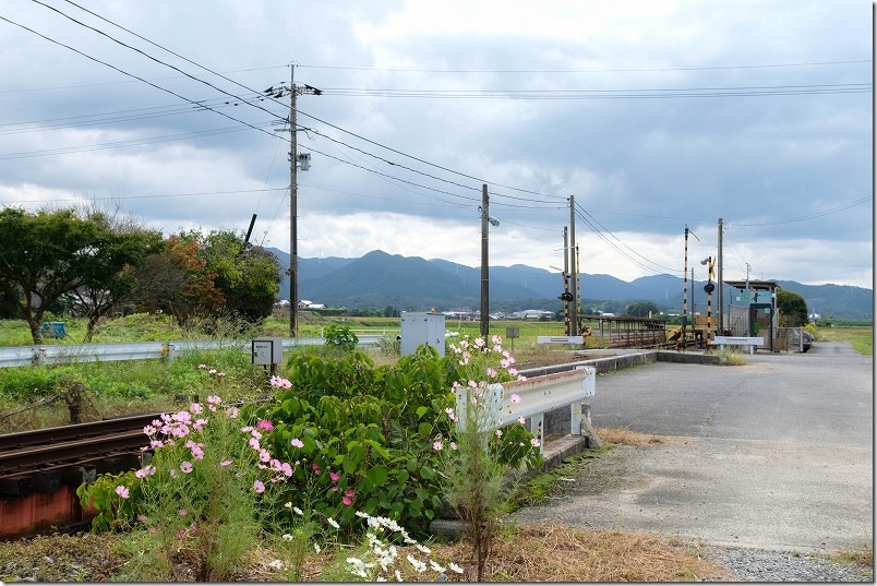 東犀川三四郎駅 コスモスの道入口の駐車スペース