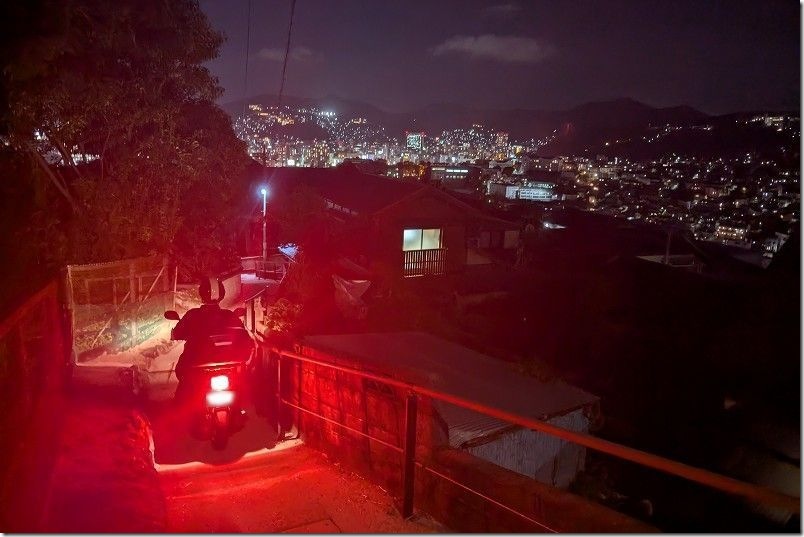 鍋冠山展望台から石橋停留場までの夜道 狭い道も生活道路