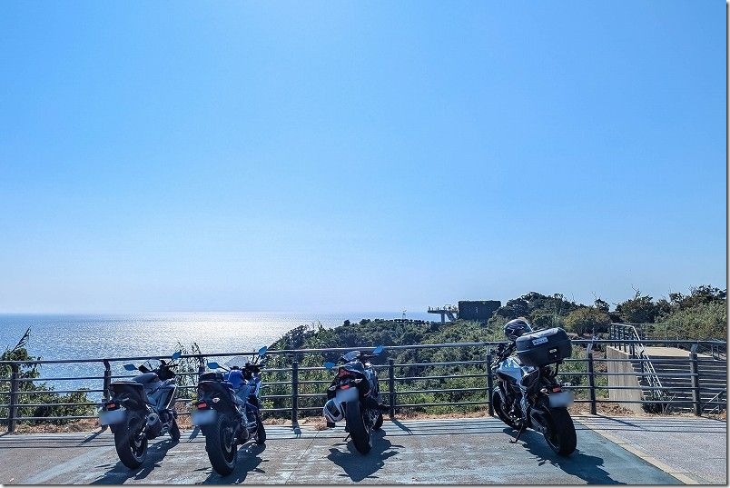 北緯33度線展望台 駐車場から見た展望台