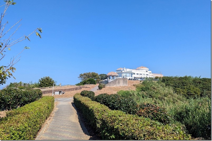 北緯33度線展望台 駐車場からの散策路