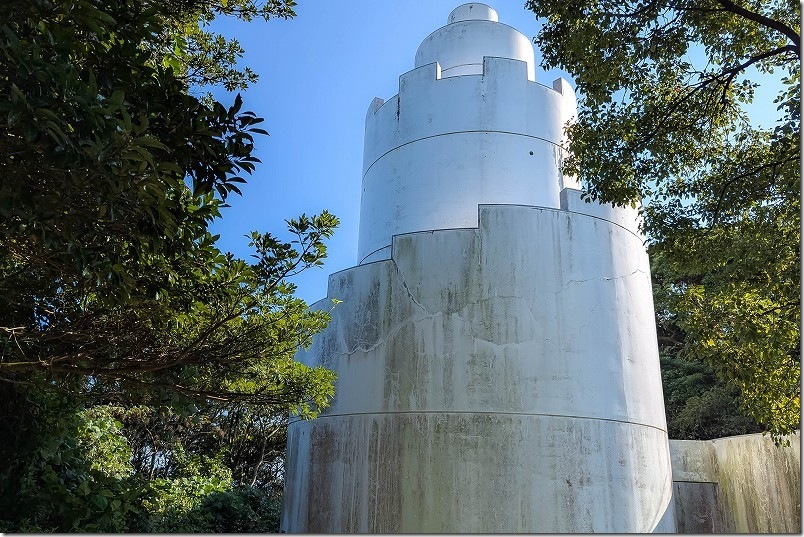 百合ケ岳公園展望台の白い建物