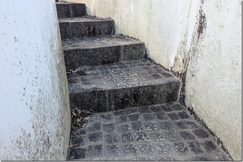 百合ケ岳公園展望台を登る 階段