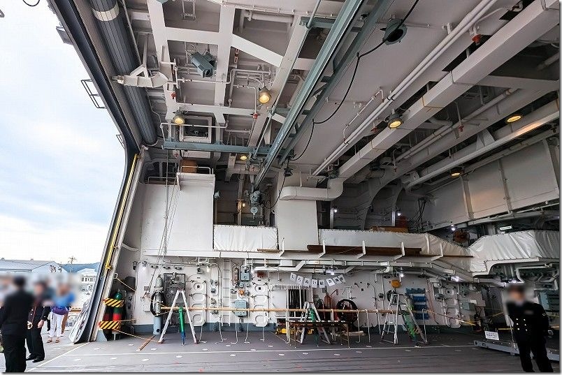 護衛艦 しらぬい SH-60K 哨戒ヘリコプター甲板・格納庫