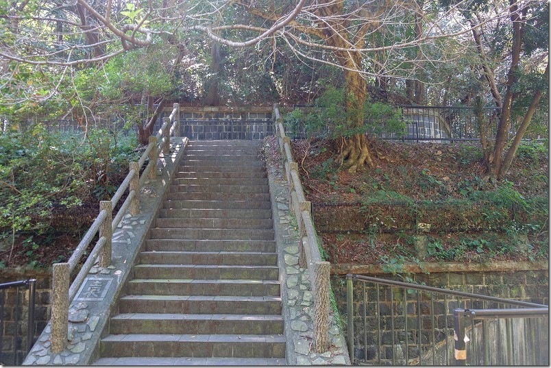 石原岳森林公園 駐車場から石原岳堡塁へ 石原岳森林公園 駐車場から石原岳堡塁へ