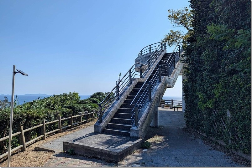 北緯33度線展望台 展望台への階段