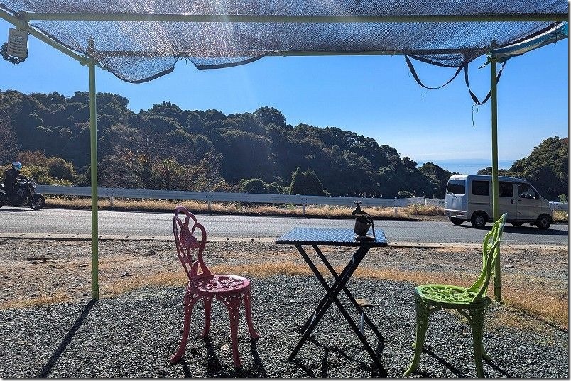 テーブル席から見た景観(海も少し見える) Burger’s club ベロニカ テーブル席から見た景観(海も少し見える) Burger’s club ベロニカ