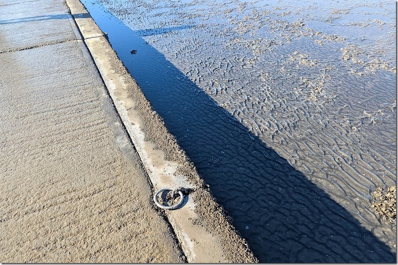 路面自体はコンクリートで整備された長部田海床路