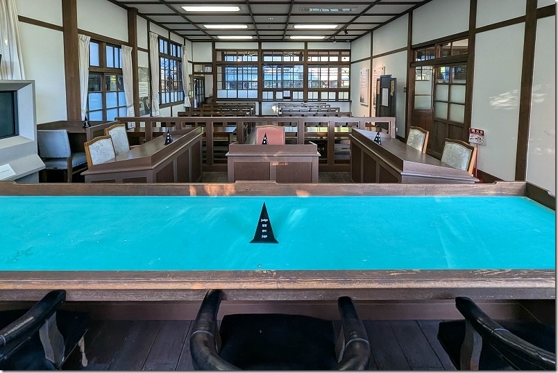 旧三角簡易裁判所(法の館) 広い方の法廷 旧三角簡易裁判所(法の館) 広い方の法廷