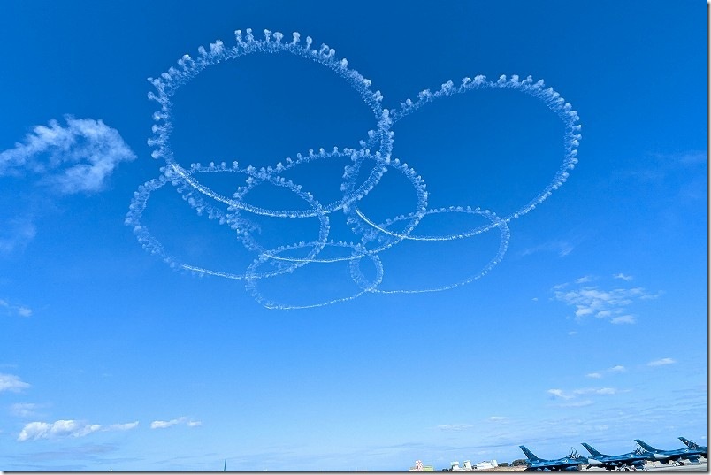 ブルーインパルス 桜の花