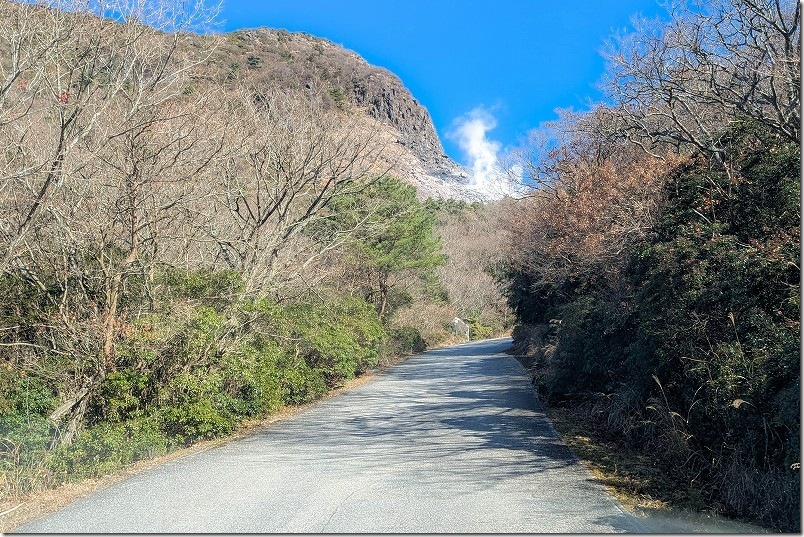 塚原温泉 火口乃泉への登山道