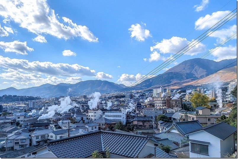別府・鉄輪温泉 みはらし坂周辺からの景観 町並みと湯けむり