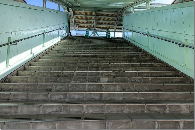 マリとシンジが駆け上がった宇部新川駅の階段の撮影位置を確認 マリとシンジが駆け上がった宇部新川駅の階段の撮影位置を確認
