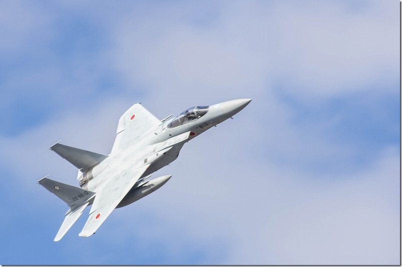 F15戦闘機の機動飛行を撮影【750K〜800Kで旋回しつつ上空を通過】 築城航空祭