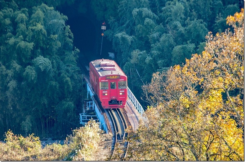 久大本線 森のトンネルで撮影 普通列車(キハ220-209) 久大本線 森のトンネルで撮影 普通列車(キハ220-209)