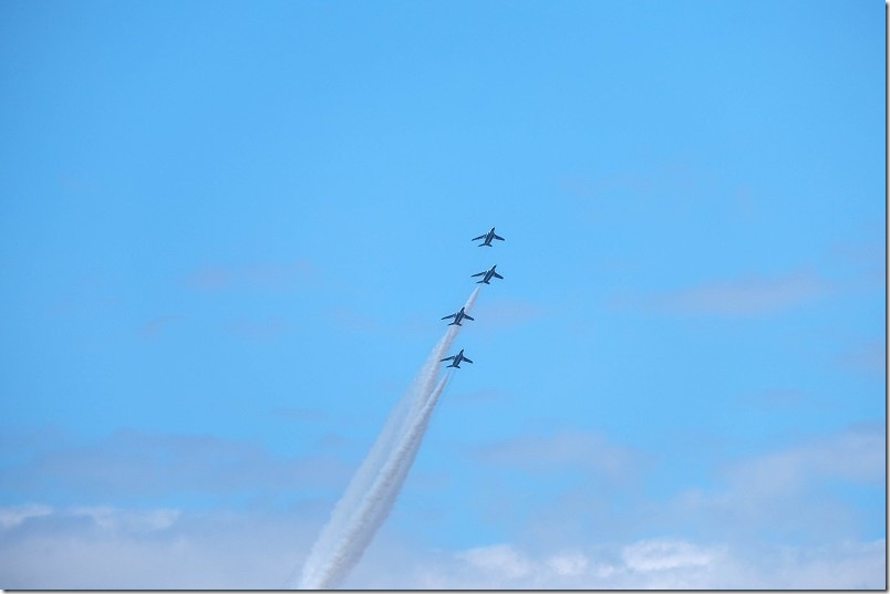 ブルーインパルス 4機編成でロケット