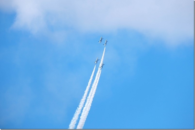 ブルーインパルス 4機編成でロケット