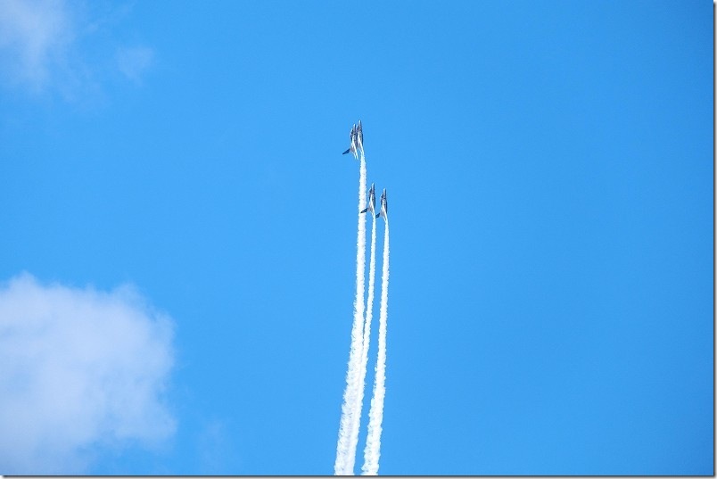 ブルーインパルス 4機編成でロケット