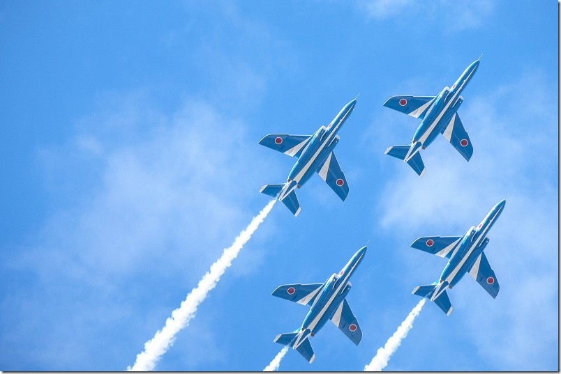 青空とブルーインパルス