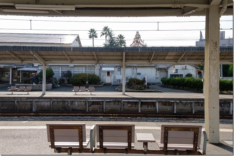 シンジが座ったベンチの場所を検証【宇部新川駅 3番ホーム】 シンジが座ったベンチの場所を検証【宇部新川駅 3番ホーム】