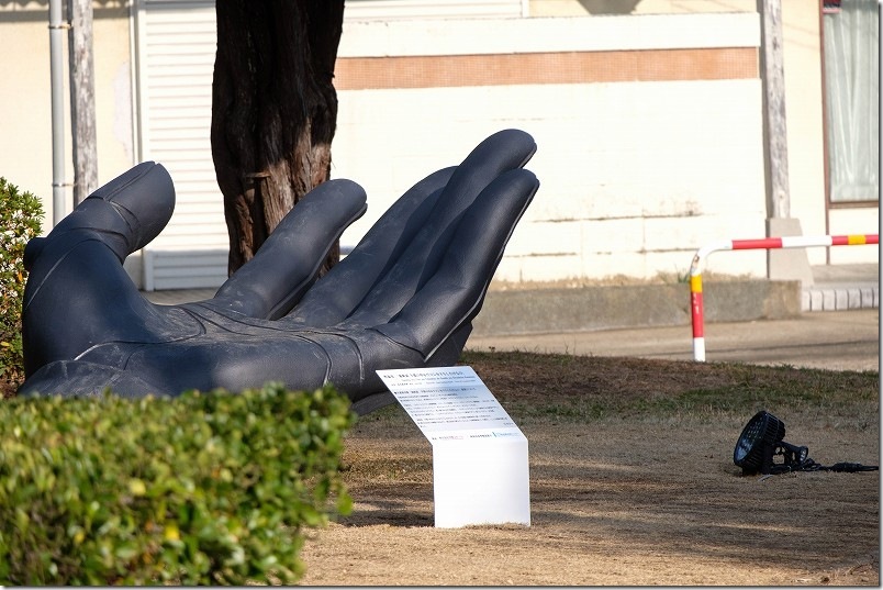 エヴァンゲリオン トリビュート彫刻【宇部新川駅に初号機の左手が2025年に登場】 エヴァンゲリオン トリビュート彫刻【宇部新川駅に初号機の左手が2025年に登場】