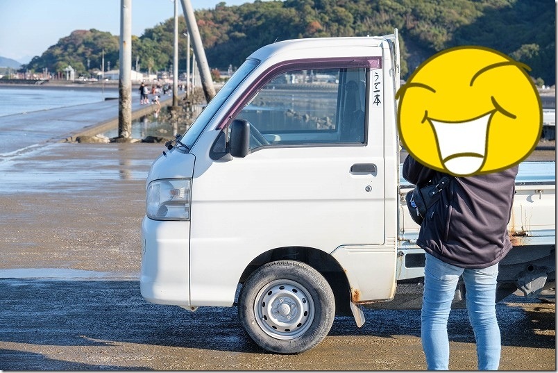 止まっている軽トラックが、とても味わいのある軽トラック 長部田海床路