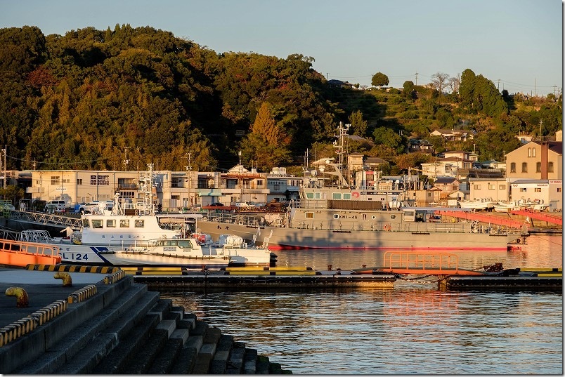 三角東港 停泊する漁業取締船あそ（KMI-45）