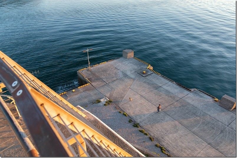 夕暮れ時の三角東港（海のピラミッドの頂上から見下ろす）