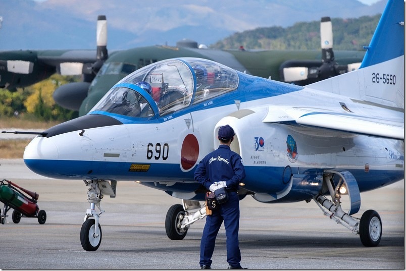 離陸準備を進めるブルーインパルス