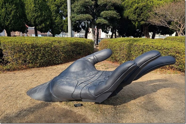 エヴァンゲリオン トリビュート彫刻【宇部新川駅に初号機の左手が2025年に登場】 エヴァンゲリオン トリビュート彫刻【宇部新川駅に初号機の左手が2025年に登場】