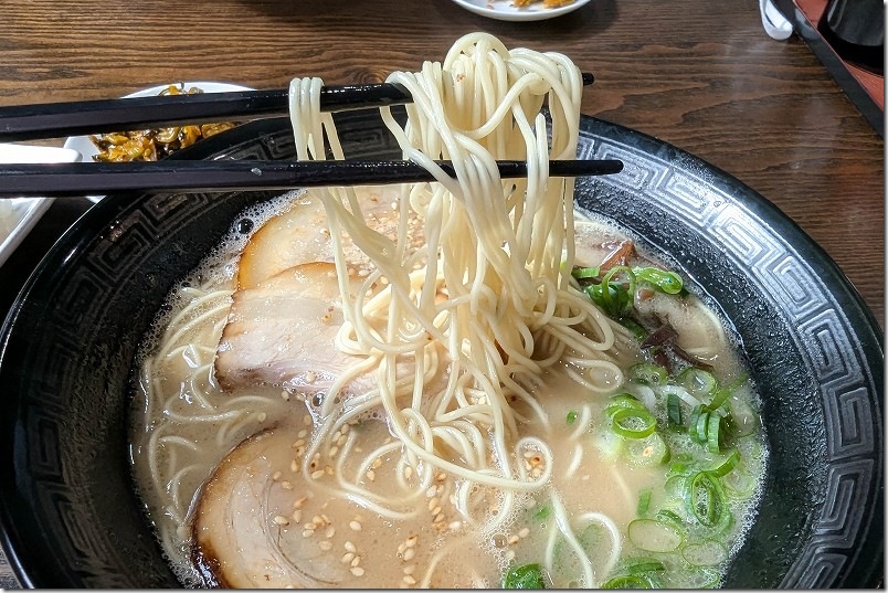 よーちゃんラーメンのラーメン スープ・麺