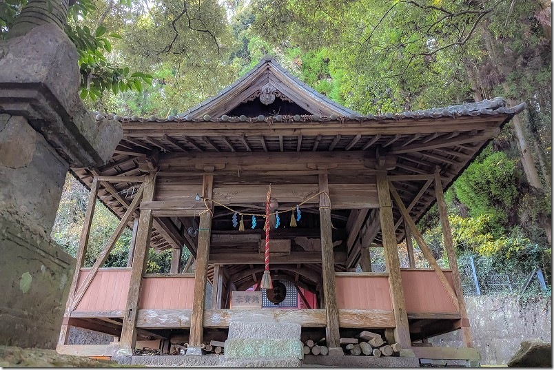 踏切のすぐ後ろにある下野熊埜社へ参拝 本殿