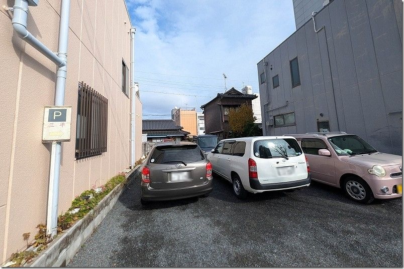 「ラーメン専門 三平」の駐車場 「ラーメン専門 三平」の駐車場