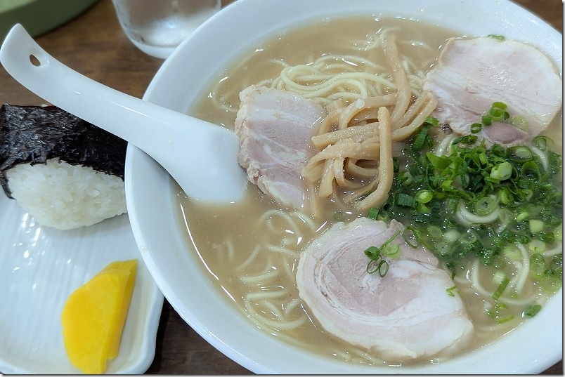 人気の「ラーメン専門 三平」で宇部ラーメンを頂く! ラーメン800円 人気の「ラーメン専門 三平」で宇部ラーメンを頂く! ラーメン800円