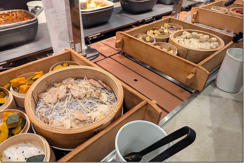 亀の井ホテル 夕食のバイキング【2階 BEPPU BOLD KITCHENの蒸し物・蒸気蒸し】