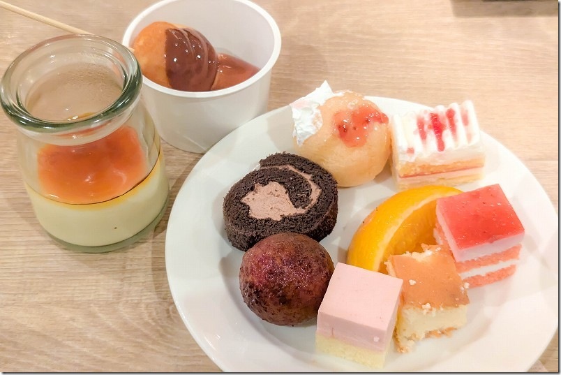 亀の井ホテル 夕食のバイキングを頂く！ デザート、ケーキ、フルーツ、プリン