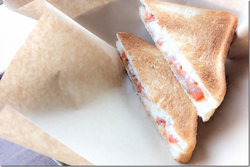 波止場茶店のホットサンド 自家製ベーコン・トマトサンド 400円 波止場茶店のホットサンド 自家製ベーコン・トマトサンド 400円