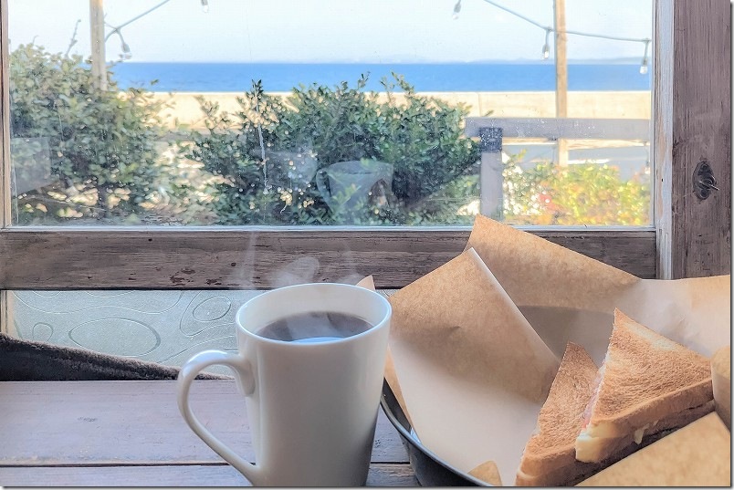 ホットサンド400円とコーヒー300円 波止場茶店で海を見つつほっこりタイム ホットサンド400円とコーヒー300円 波止場茶店で海を見つつほっこりタイム