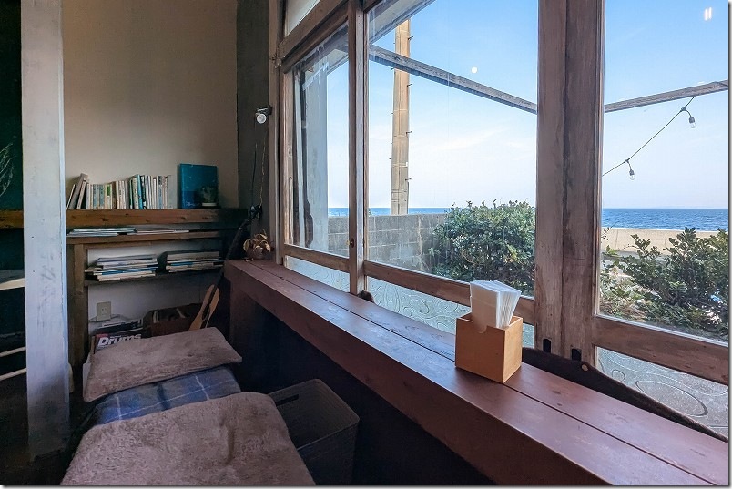 波止場茶店 店内【海が見えるカウンター席】 波止場茶店 店内【海が見えるカウンター席】