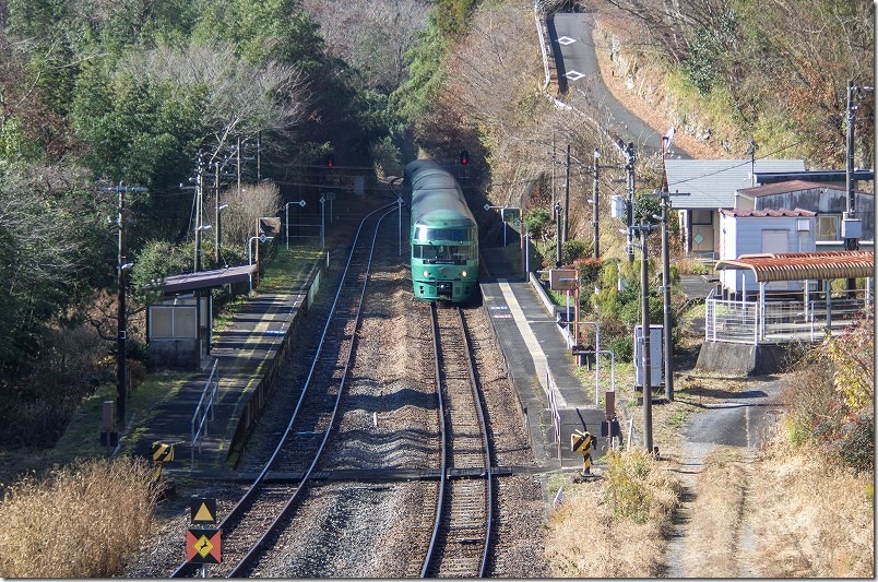 野矢駅を通過する「ゆふいんの森 1号」