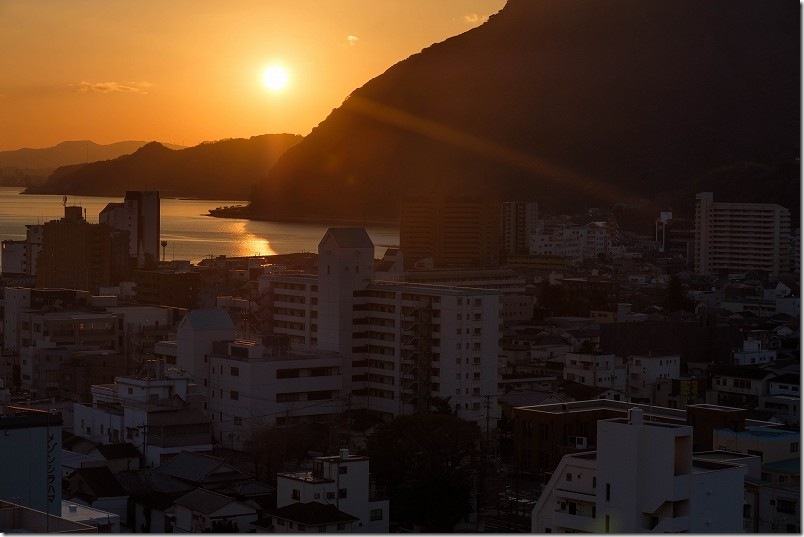 亀の井ホテル 別府 14階の部屋からの展望 日の出