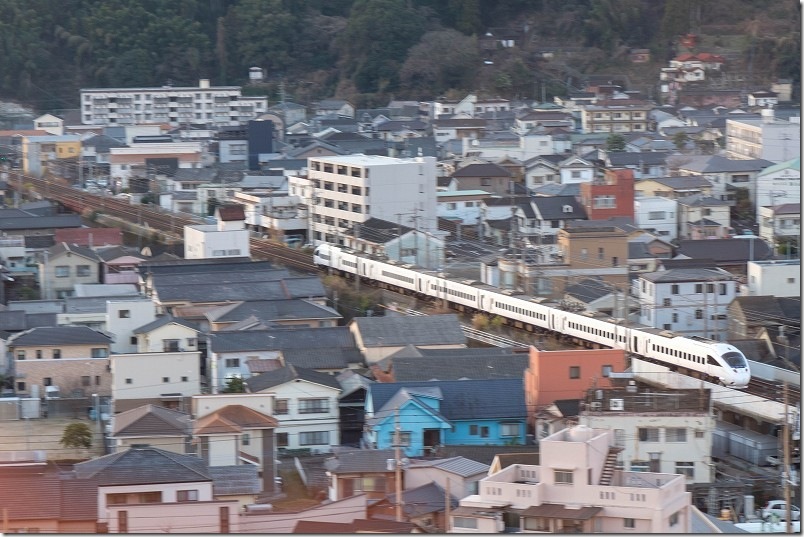 亀の井ホテル 別府 14階の部屋からの展望 電車・特急ソニック