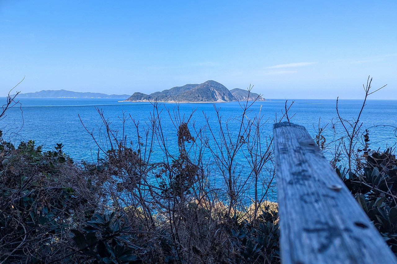 【福岡県宗像市】“神の島”沖ノ島（世界遺産）を望む沖ノ島展望所｜織幡神社から300mの山登り