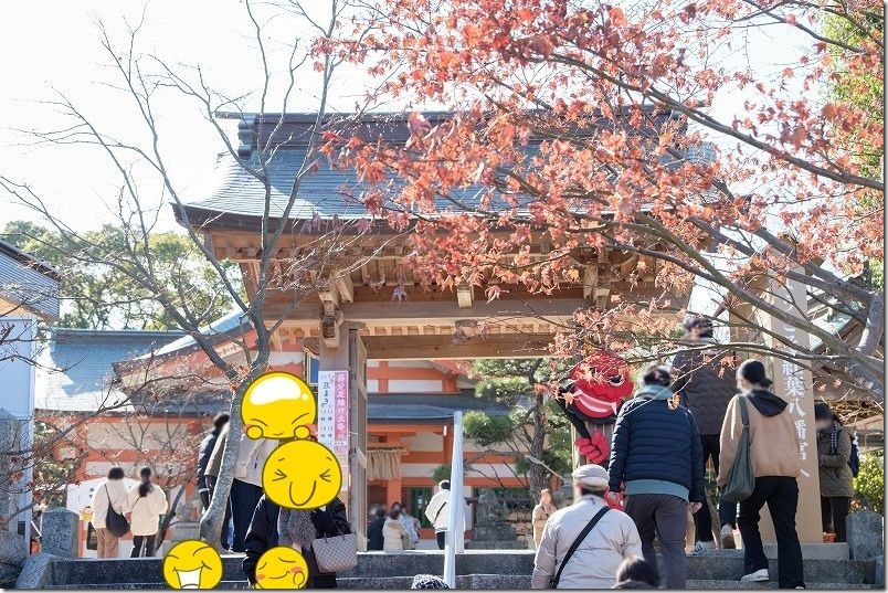 福岡市早良区 紅葉八幡宮へ到着。節分祭へ参加する人出 福岡市早良区 紅葉八幡宮へ到着。節分祭へ参加する人出