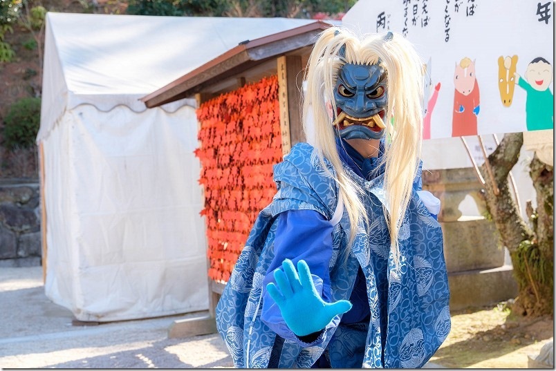 紅葉八幡宮の節分祭 鬼と記念写真(青鬼) 紅葉八幡宮の節分祭 鬼と記念写真(青鬼)