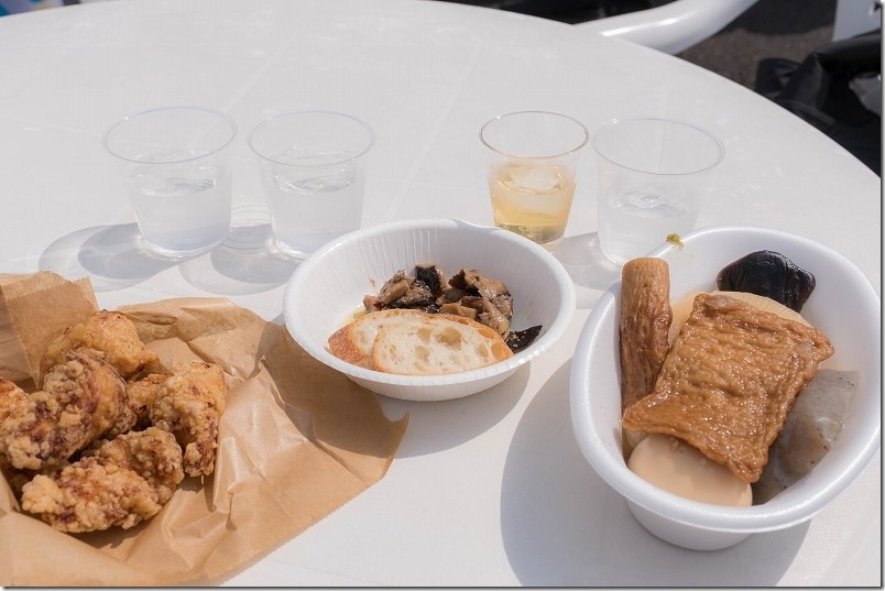 日田蒸留所 春の蔵開きの出店で頂いた食べ物。唐揚げ、おでん、アヒージョ