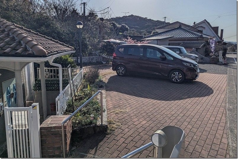 【犬と泊まれる宿】長崎川棚町「KawanTanyanの宿」の駐車場