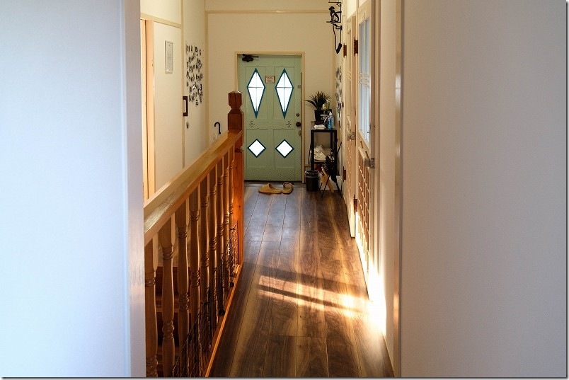 【犬と泊まれる宿】長崎川棚町「KawanTanyanの宿」の玄関入った所