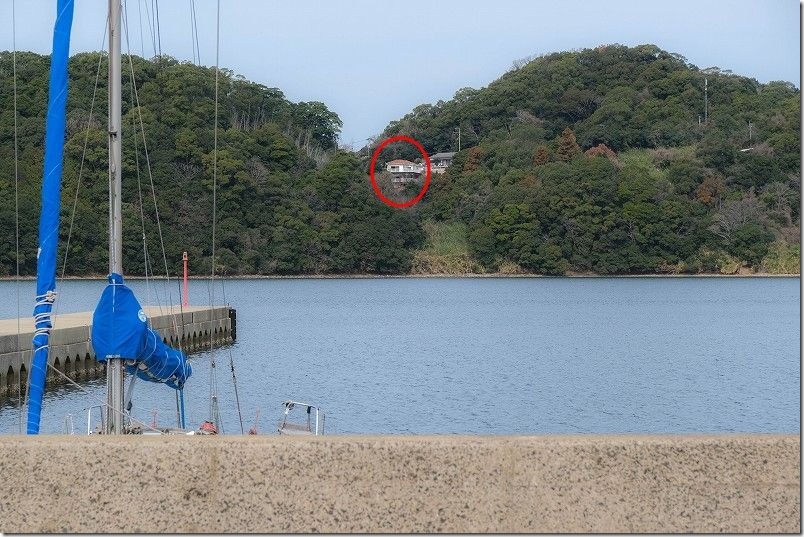 片島魚雷発射試験場跡の海向かいにあるKawanTanyanの宿へ宿泊