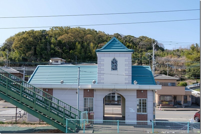 長崎県諫早市小長井町の小長井駅（かわいい駅舎）