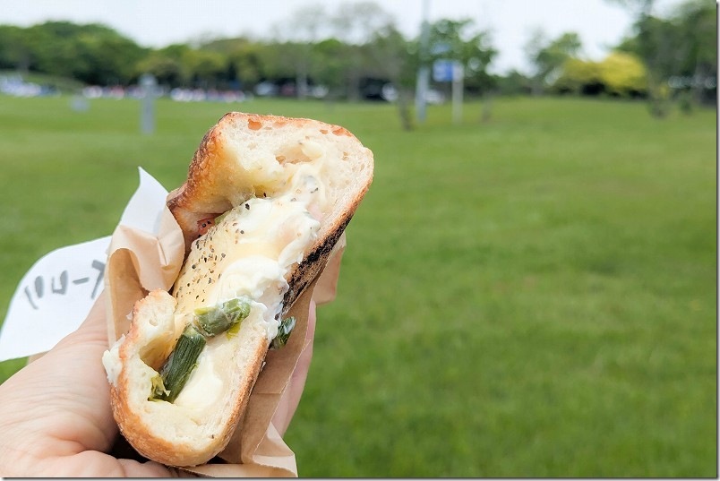 メガベーコンチーズフランス400円｜佐賀 Bakery Aquaのパンを実食レビュー